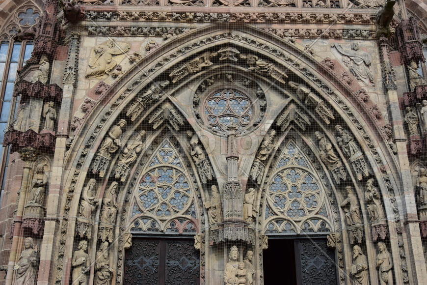 Германия - город Нюрнберг. Фасад здания 