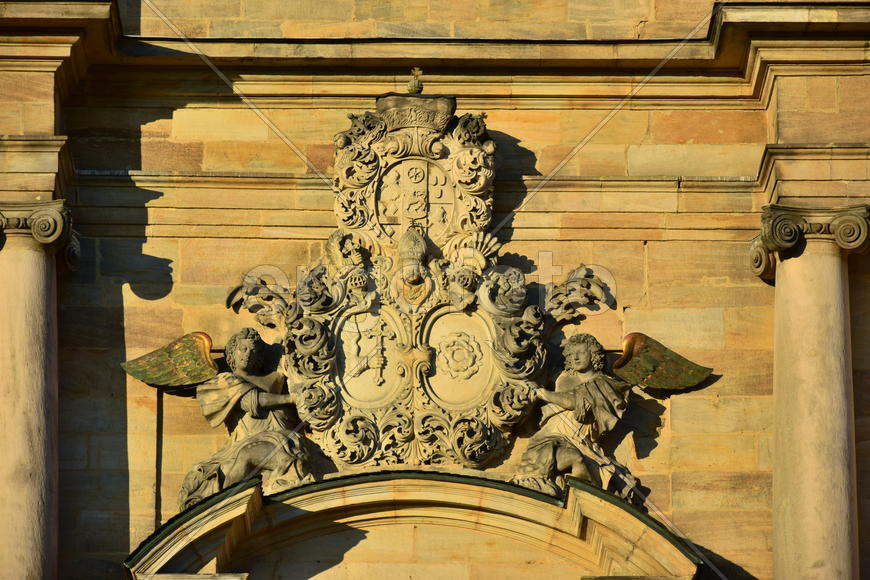 Германия - город Бамберг. Фасад старинного замка 