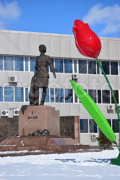 Памятник Алии Молдагуловой