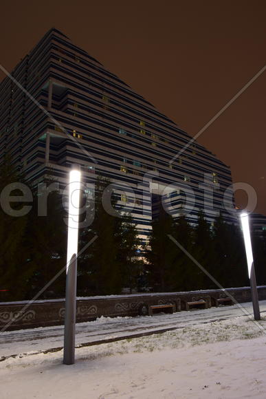 Астана. Современная архитектура города ночью 