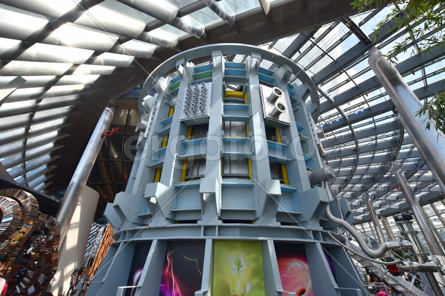 Интерьер стеклянной сферы "Нур-Алем". Казахстан