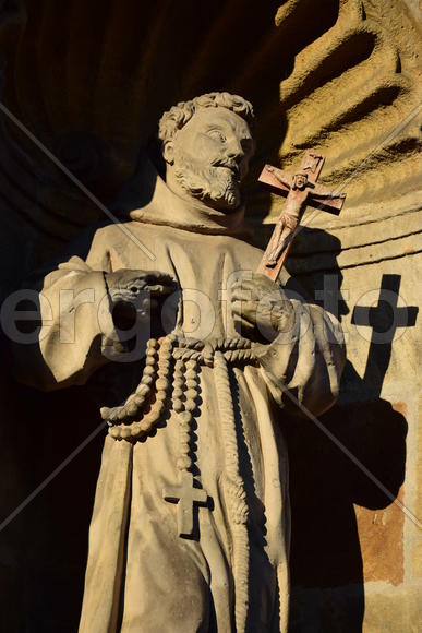 Германия - город Бамберг. Скульптура святого 