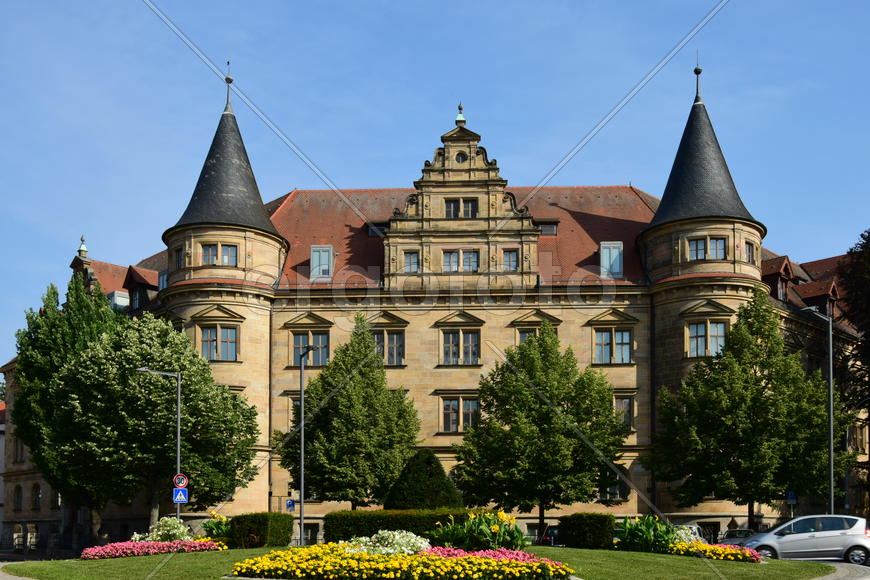 Германия - город Бамберг. Фасад старинного замка 