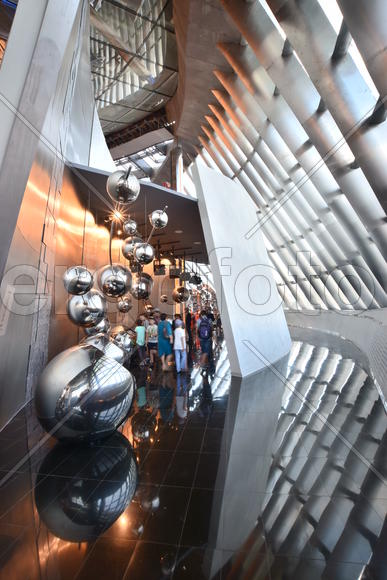 Интерьер стеклянной сферы "Нур-Алем". Казахстан