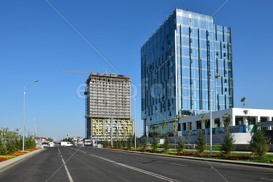 Астана - городская архитектура. Современные многоэтажные здания. Казахстан 