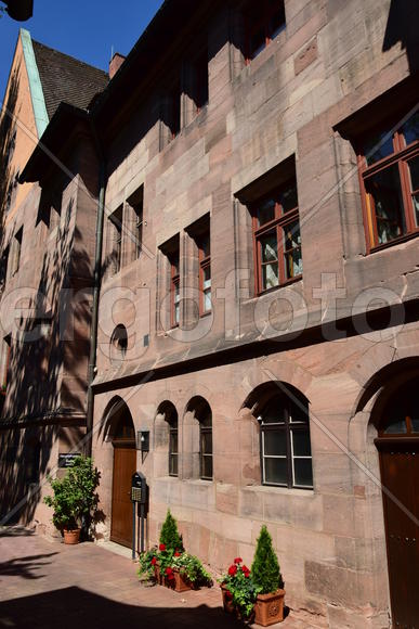 Германия - город Нюрнберг. Фасад старинного здания 