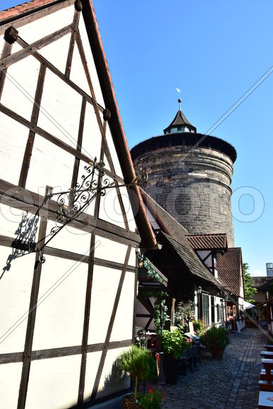 Германия - город Нюрнберг. Башня старинного здания 