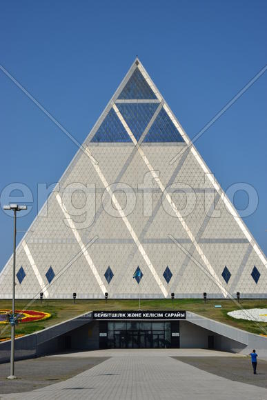 Астана-Пирамида 