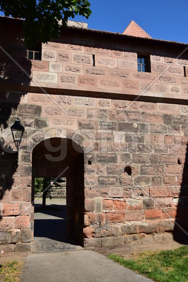 Германия - город Нюрнберг. Фасад крепости с башннями 