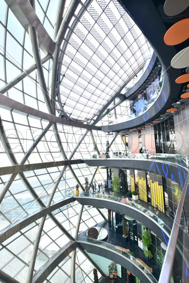 Интерьер стеклянной сферы "Нур-Алем". Казахстан