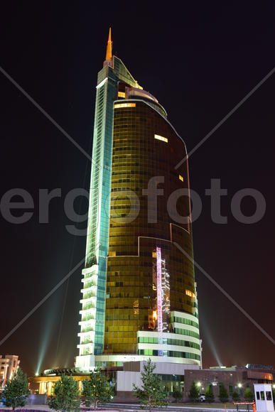 Астана. Современная архитектура города, ночью 