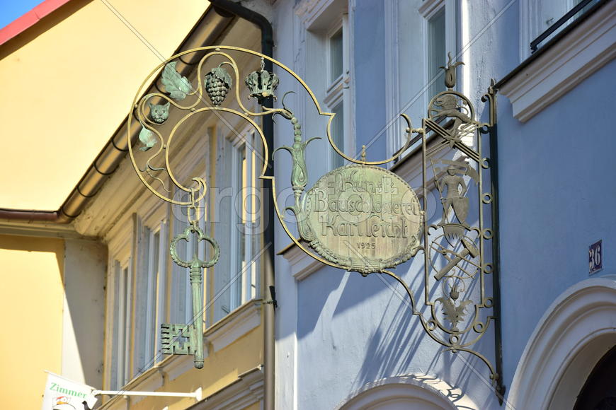 Германия - город Бамберг. Кованная вывеска 