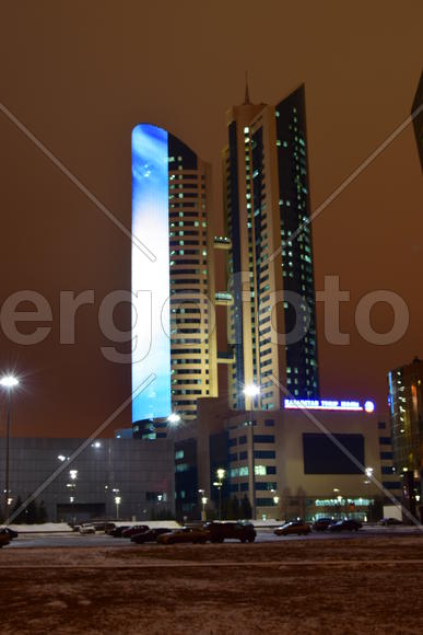 Астана. Современная архитектура города ночью 