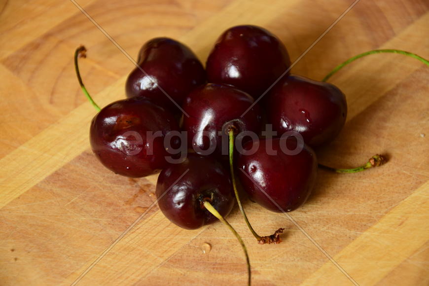 Спелая черешня 