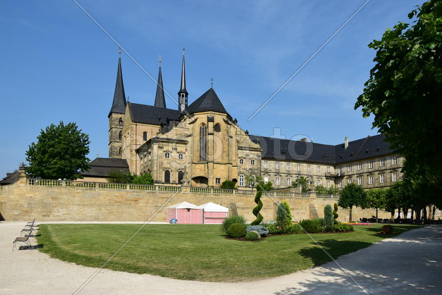 Германия - город Бамберг. Фасад старинного замка 