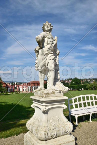 Дворец ЗЕЕХОФ под Бамбергом, Германия. Скульптура мужчины 