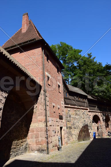 Германия - город Нюрнберг. Фасад крепости с башннями 