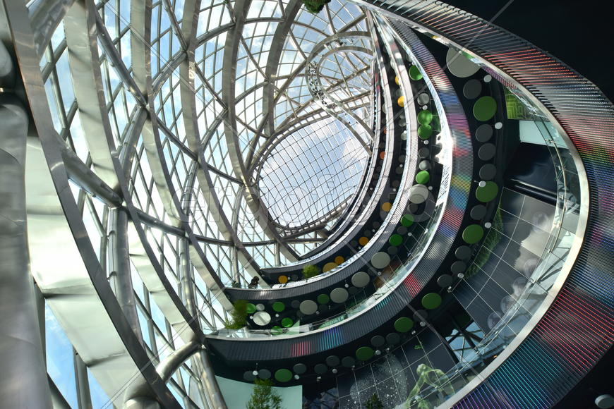 Интерьер стеклянной сферы "Нур-Алем". Казахстан