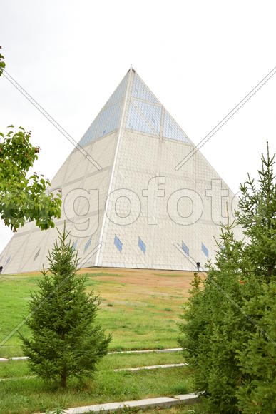 Астана - стеклянная пирамида. Казахстан