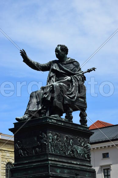 Германия. Мюнхен. Скульптура мужчины 