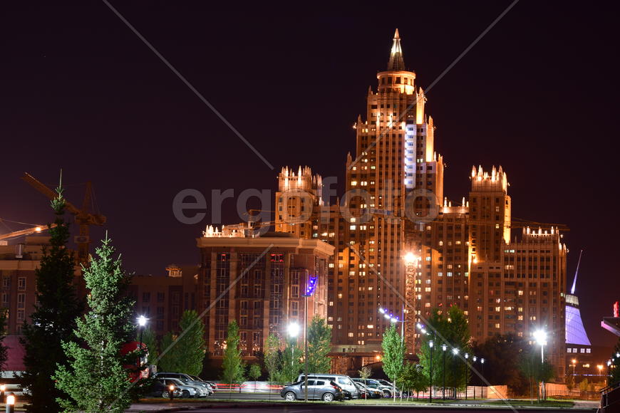 Астана. Современная архитектура города ночью 