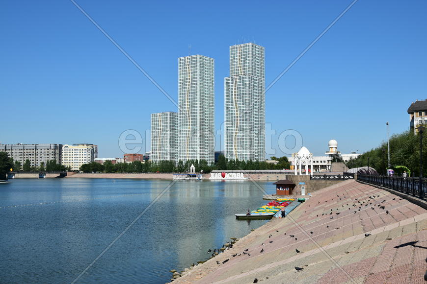 Астана - многоэтажные современные здания. Казахстан 