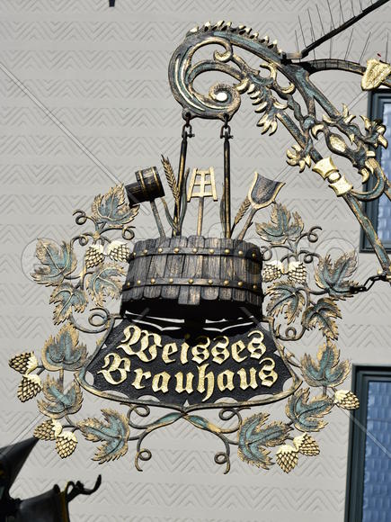 Германия. Мюнхен. Кованная вывеска 