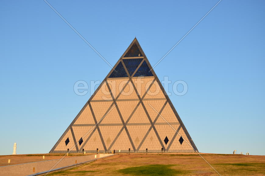 Астана - Стеклянная пирамида. Казахстан