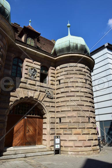 Германия - город Нюрнберг. Фасад старинного здания 