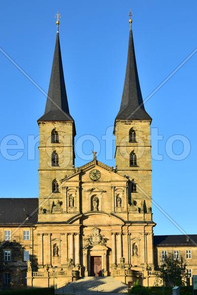 Германия - город Бамберг. Фасад старинного замка 