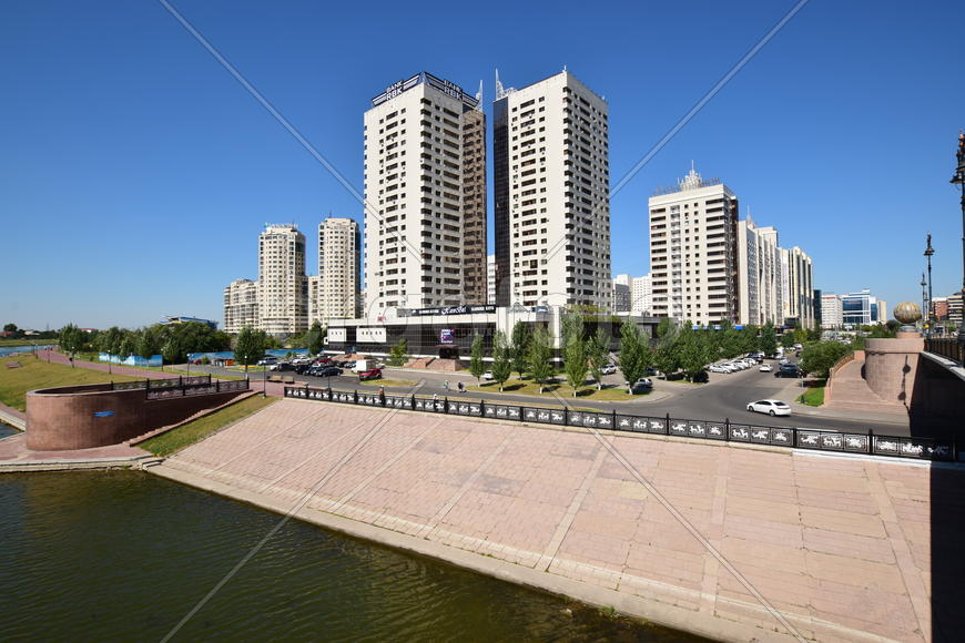 Астана - многоэтажные современные здания. Казахстан 