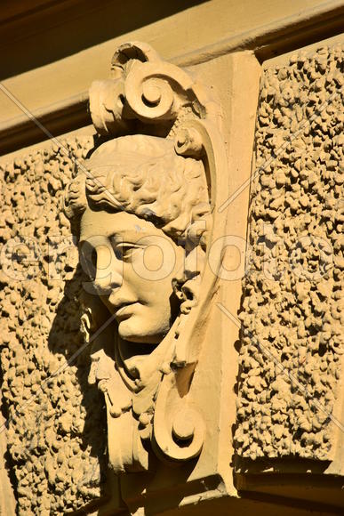 Германия - город Бамберг. Скульптура женщины 