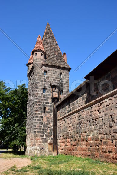 Германия - город Нюрнберг. Фасад крепости с башннями 