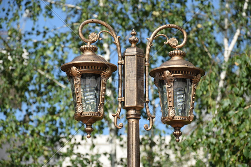 Кованный железный фонарь 