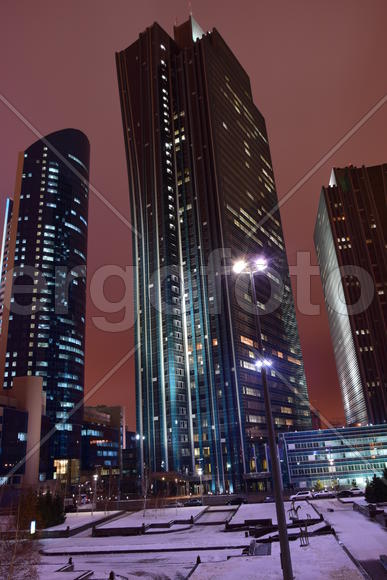 Астана. Современная архитектура города ночью 