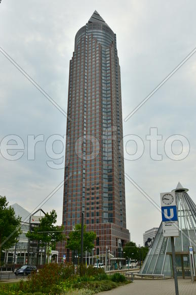 Франкфурт-На-Майне, Красный небоскреб