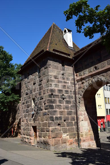 Германия - город Нюрнберг. Фасад крепости с башннями 