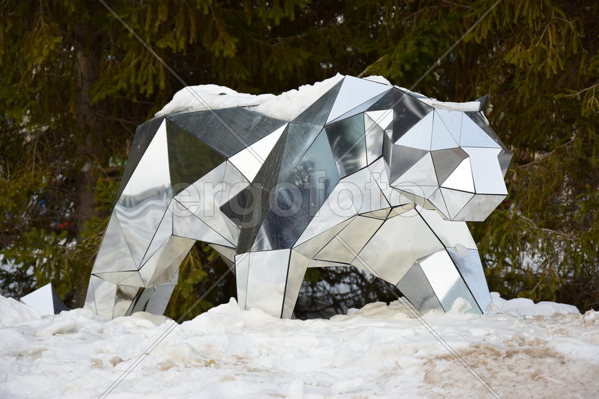 Астана - уличная скульптура из зеркал 