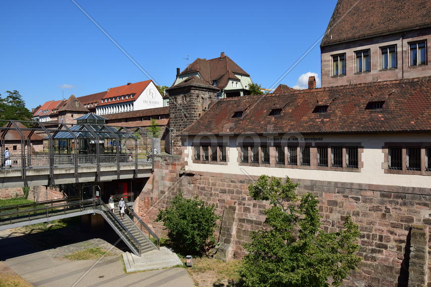 Германия - город Нюрнберг. Фасад старинного здания 