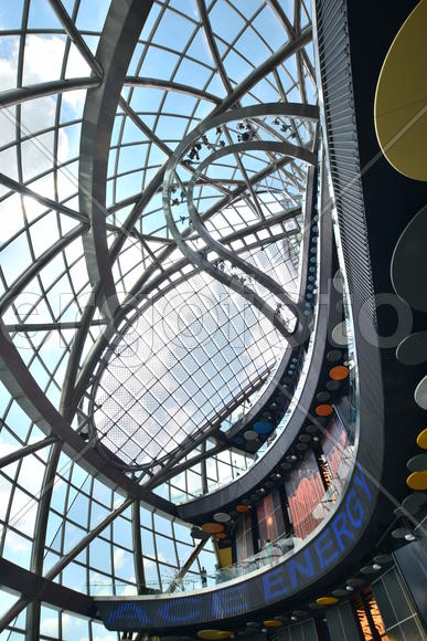 Интерьер стеклянной сферы "Нур-Алем". Казахстан