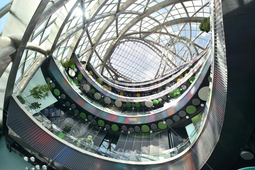 Интерьер стеклянной сферы "Нур-Алем". Казахстан