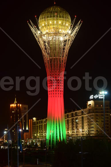 Астана - Башня "Байтерек"-ночью 