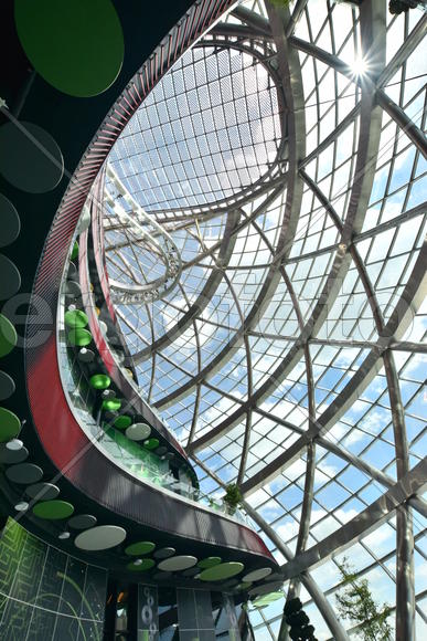 Интерьер стеклянной сферы "Нур-Алем". Казахстан