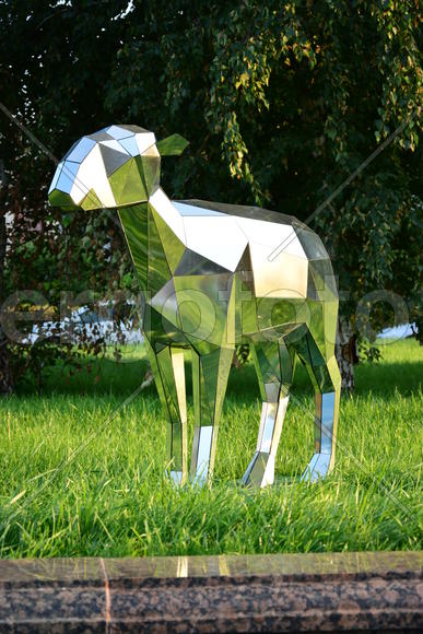 Астана - уличная скульптура из зеркал 