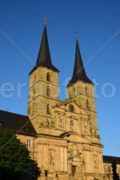 Германия - город Бамберг. Фасад старинного замка 