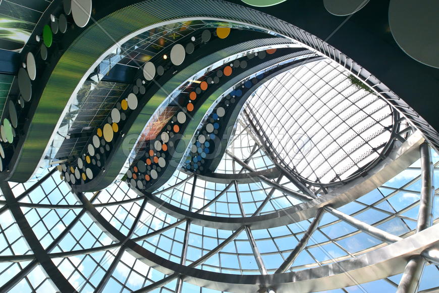 Интерьер стеклянной сферы "Нур-Алем". Казахстан