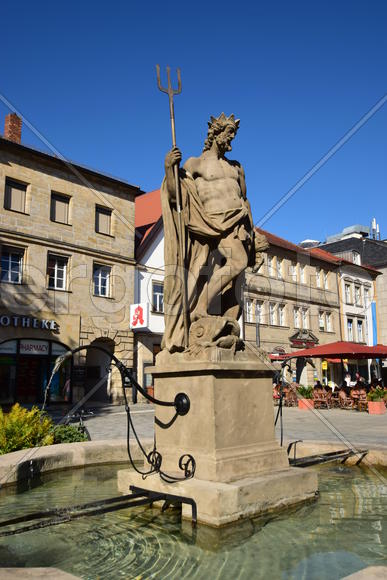 Германия - город Байройт, памятник на фонтане 