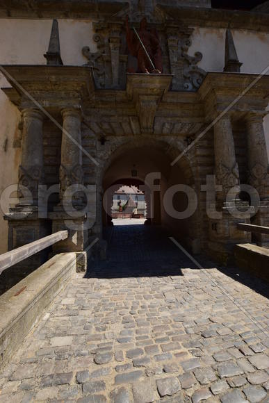 Германия - Город Вюрцбург, древние  башни замка 