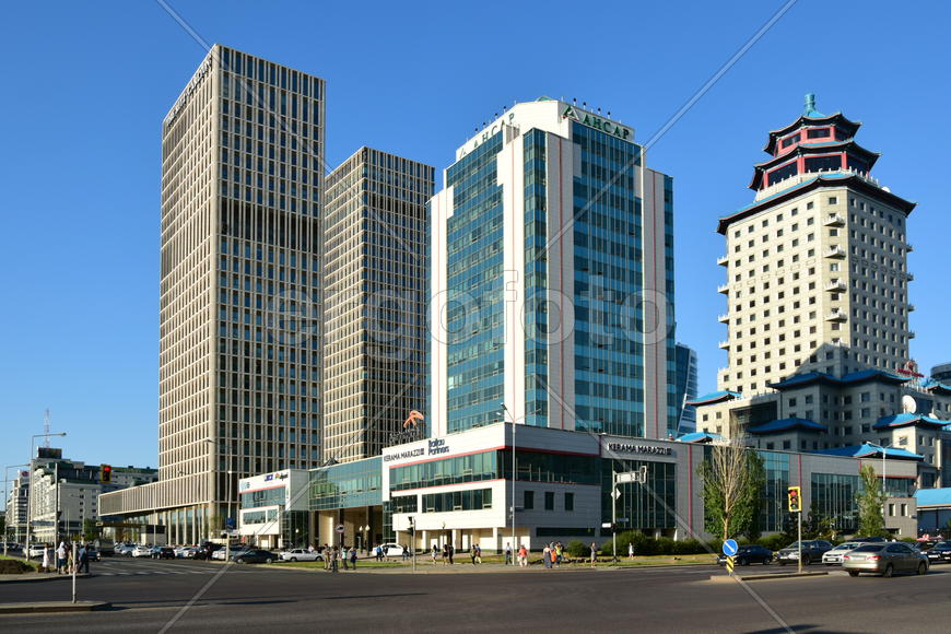 Астана - городская архитектура. Современные многоэтажные здания. Казахстан 