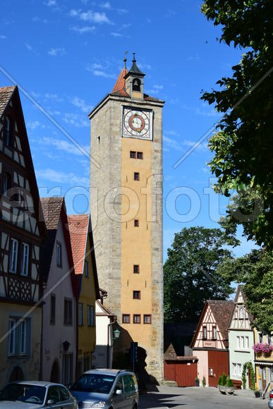 Исторический город Ротенбург в Баварии. Башня с часами 